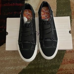 Blowfish Malibu Marley Black Sneaker (Brand New)